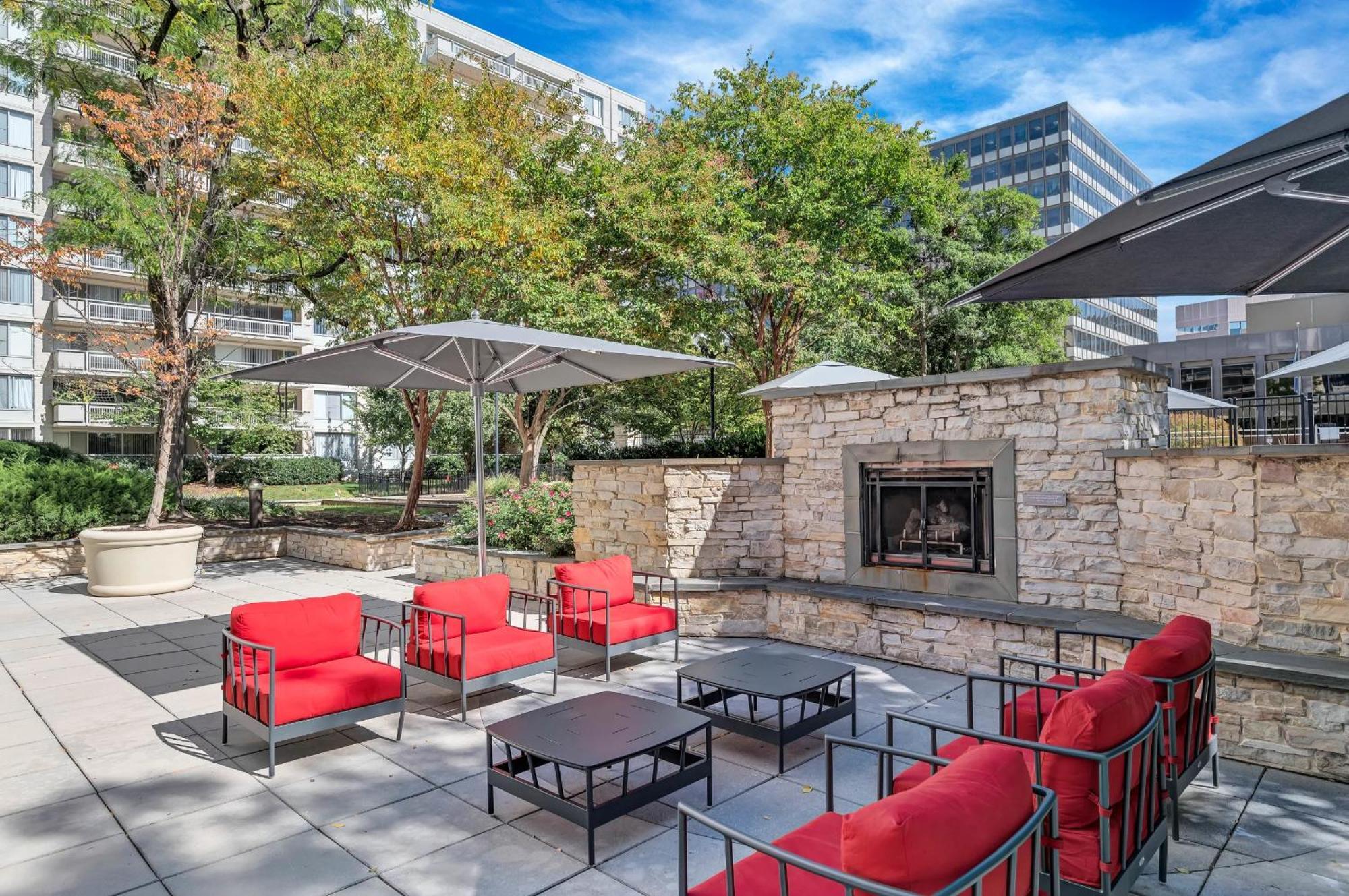 ארלינגטון Beautiful 2Br Apartment At Crystal City With Gym מראה חיצוני תמונה